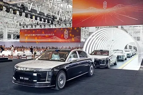 华哥财经| 华为突撤汽车销售权！余承东“造车梦碎”内幕曝光