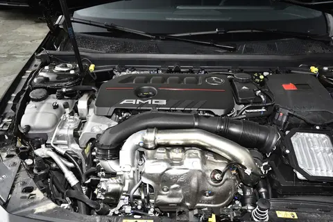 双联屏 + 柏林之音!A 级 AMG 实用手册,27 万级性能车首选